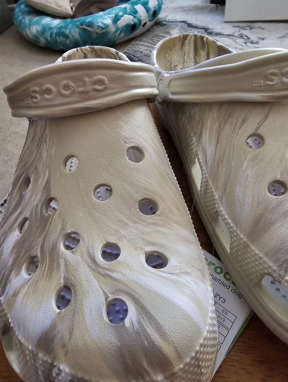 CROCS men's Marbled Ivory and Beige Classic Clog Size 13